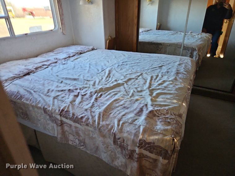 image for item EI3604 2000 Jayco 3310 RLS Designer camper