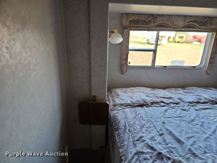 image for item EI3604 2000 Jayco 3310 RLS Designer camper