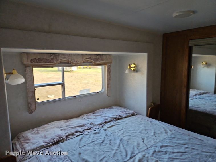 image for item EI3604 2000 Jayco 3310 RLS Designer camper