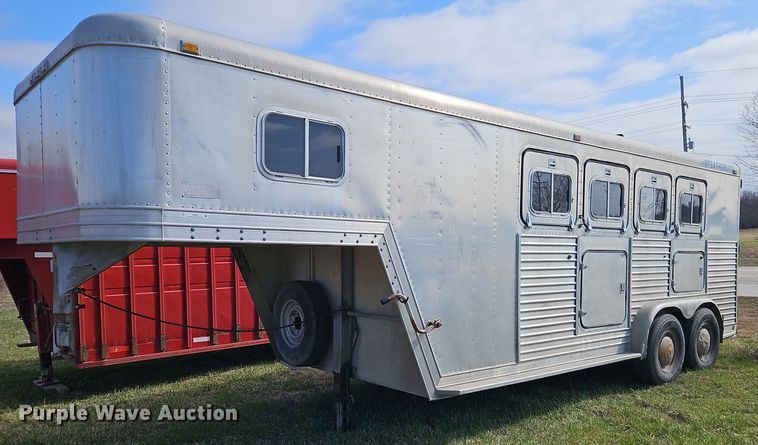image for item EI3605 1988 Feather Lite livestock trailer