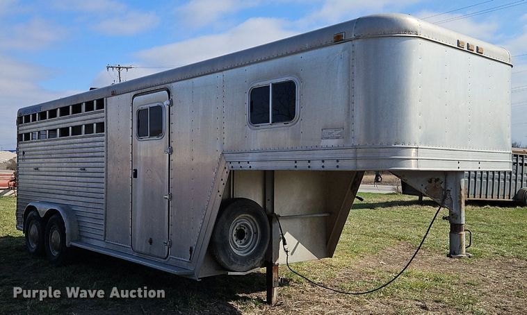 image for item EI3605 1988 Feather Lite livestock trailer