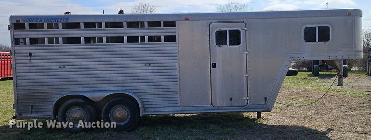 image for item EI3605 1988 Feather Lite livestock trailer