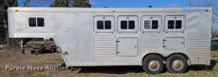 image for item EI3605 1988 Feather Lite livestock trailer