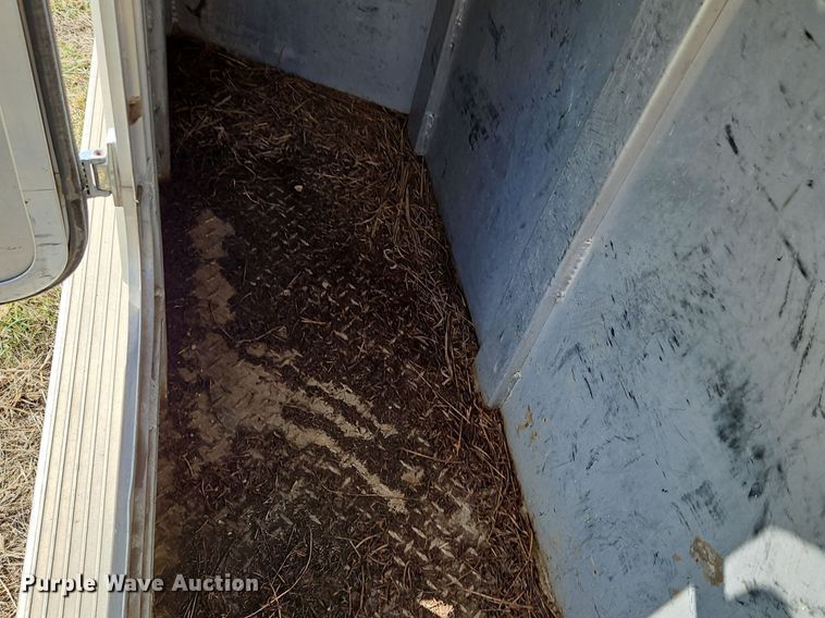 image for item EI3605 1988 Feather Lite livestock trailer