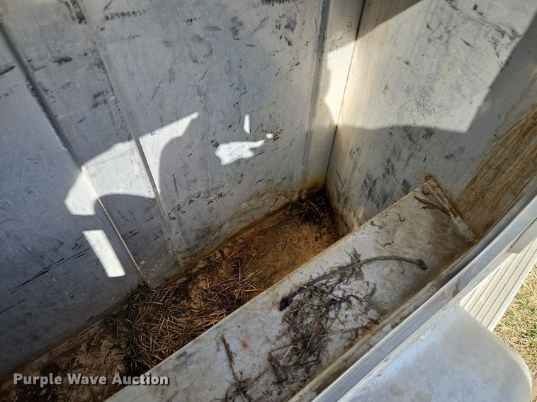 image for item EI3605 1988 Feather Lite livestock trailer