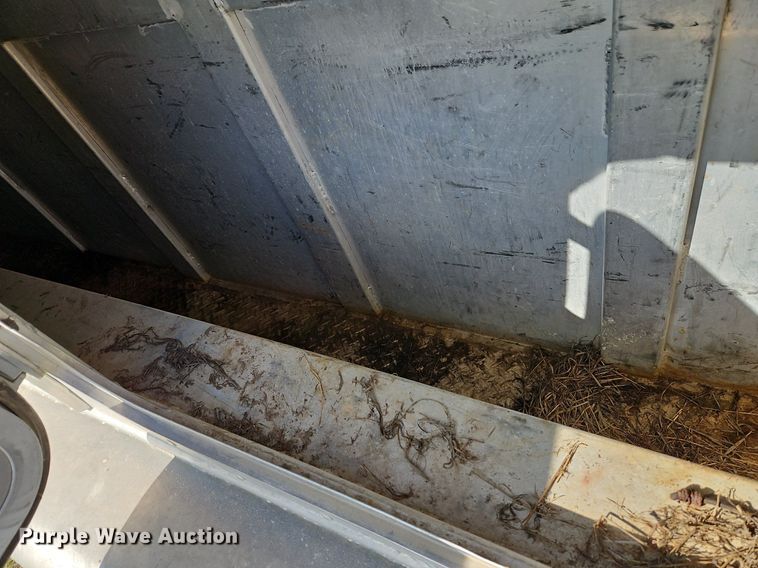 image for item EI3605 1988 Feather Lite livestock trailer