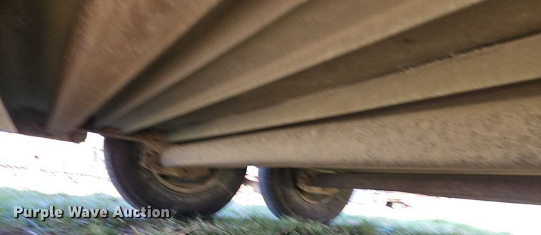 image for item EI3605 1988 Feather Lite livestock trailer