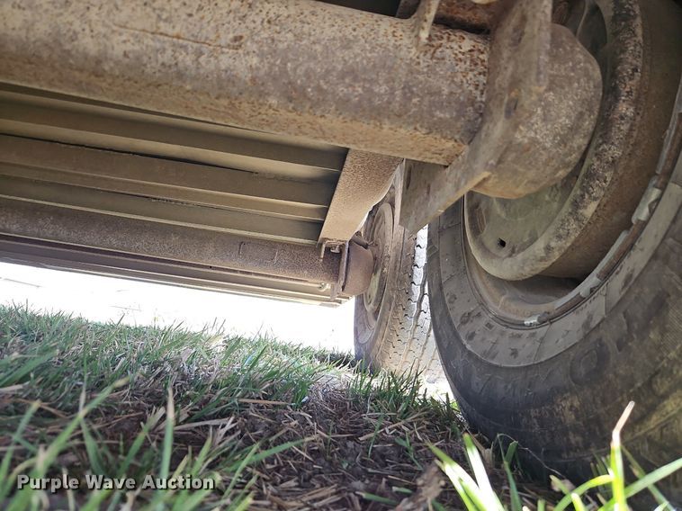 image for item EI3605 1988 Feather Lite livestock trailer