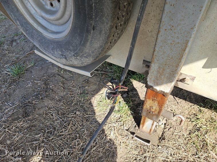 image for item EI3605 1988 Feather Lite livestock trailer