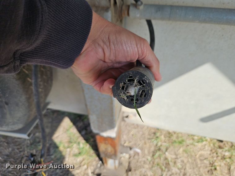 image for item EI3605 1988 Feather Lite livestock trailer