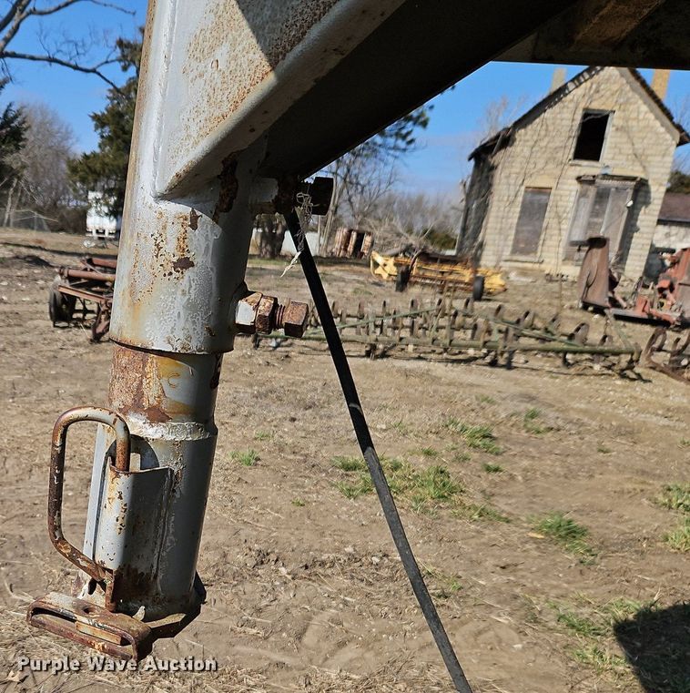 image for item EI3605 1988 Feather Lite livestock trailer
