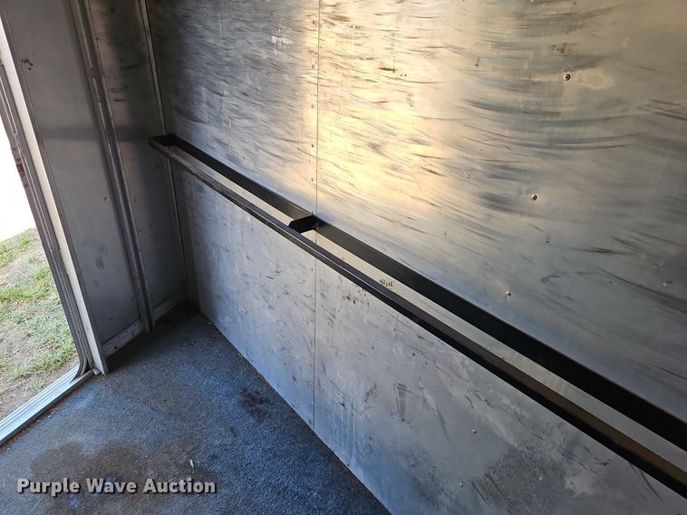 image for item EI3605 1988 Feather Lite livestock trailer