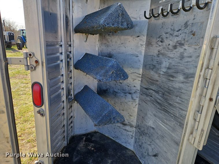 image for item EI3605 1988 Feather Lite livestock trailer