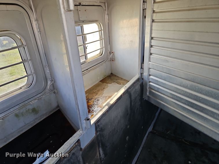 image for item EI3605 1988 Feather Lite livestock trailer