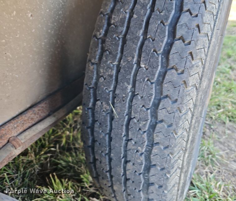 image for item EI3605 1988 Feather Lite livestock trailer