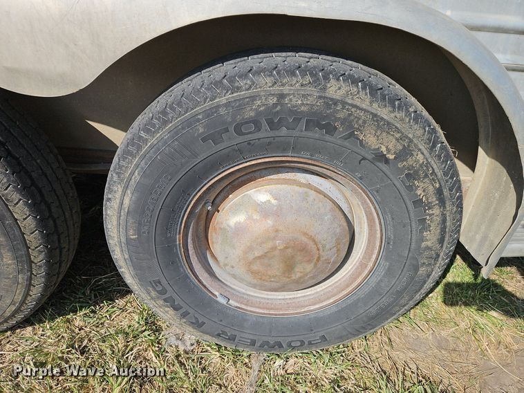 image for item EI3605 1988 Feather Lite livestock trailer