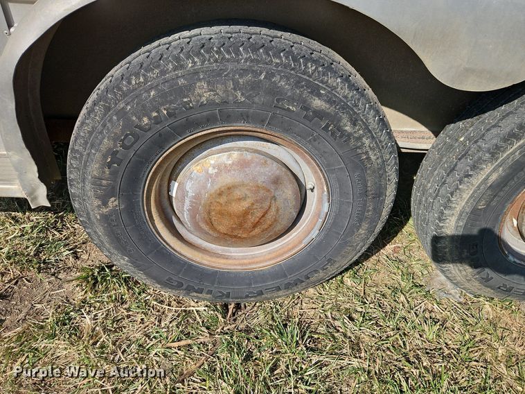 image for item EI3605 1988 Feather Lite livestock trailer