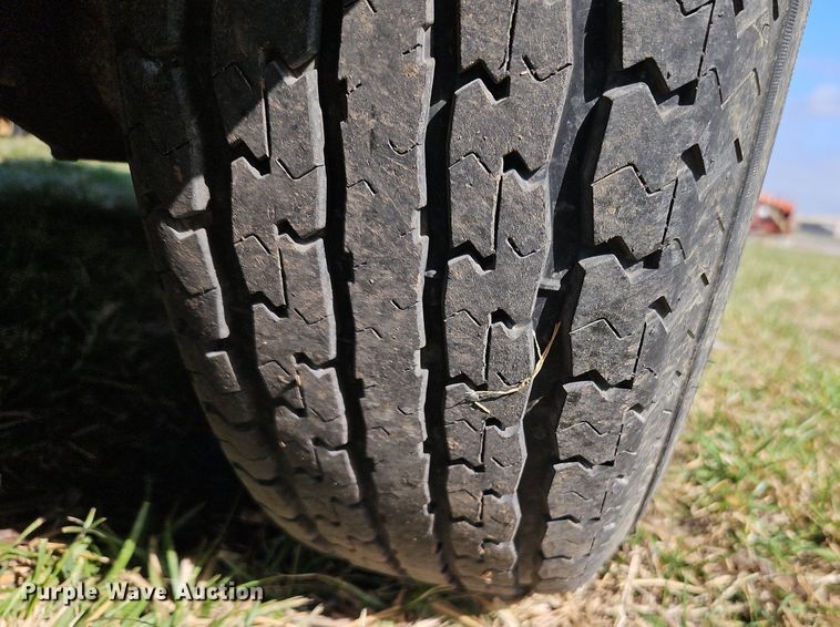 image for item EI3605 1988 Feather Lite livestock trailer