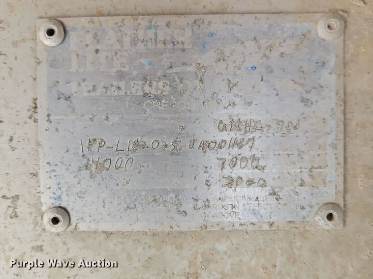 image for item EI3605 1988 Feather Lite livestock trailer