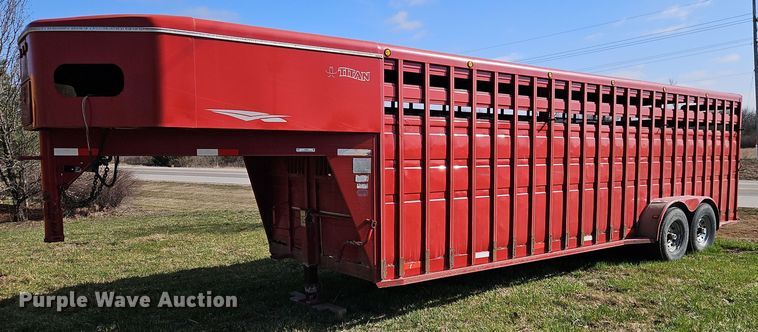image for item EI3606 1999 Titan livestock trailer