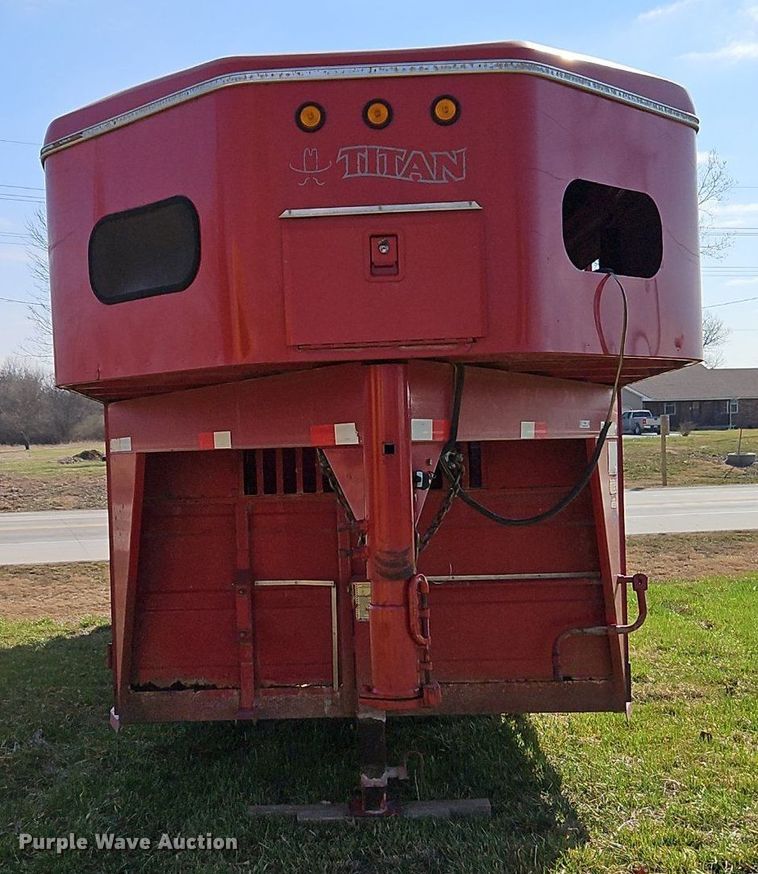 image for item EI3606 1999 Titan livestock trailer