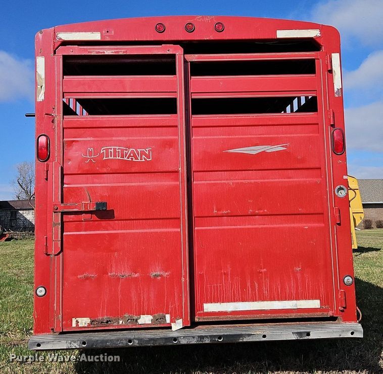 image for item EI3606 1999 Titan livestock trailer