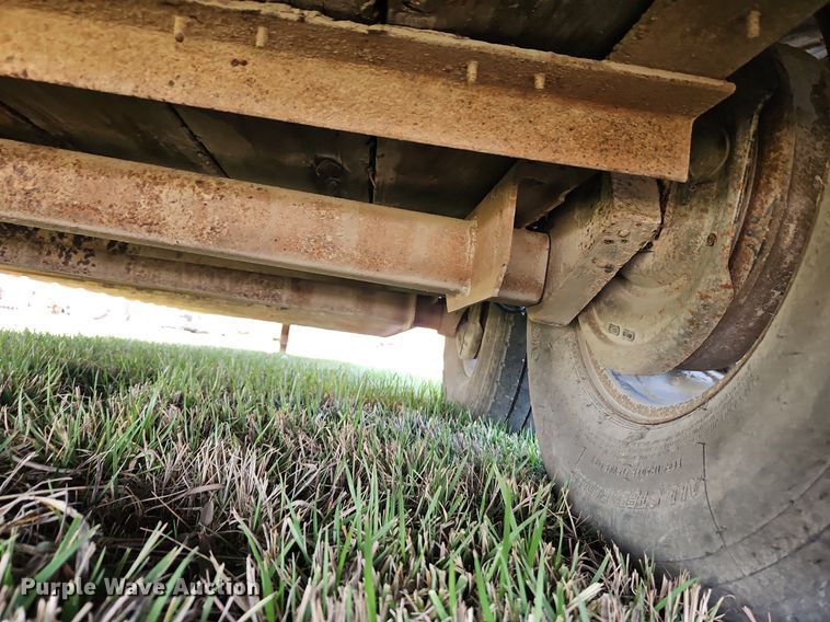 image for item EI3606 1999 Titan livestock trailer