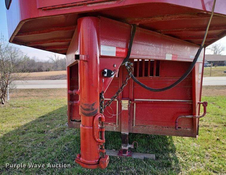 image for item EI3606 1999 Titan livestock trailer