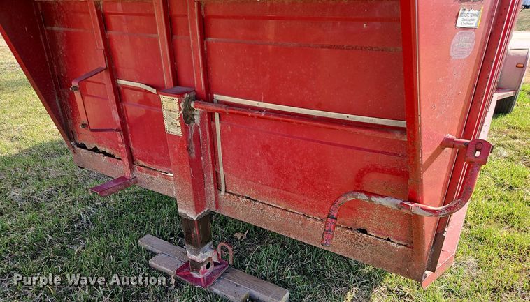 image for item EI3606 1999 Titan livestock trailer