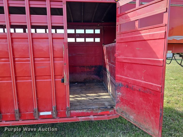 image for item EI3606 1999 Titan livestock trailer