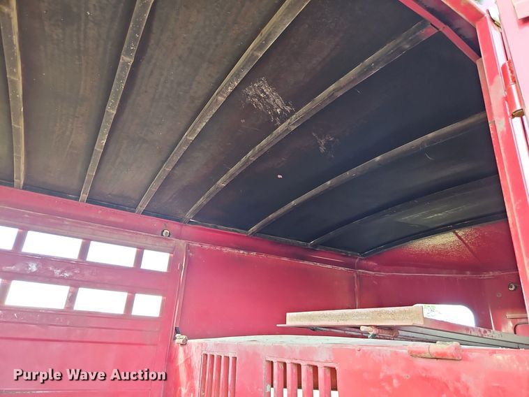 image for item EI3606 1999 Titan livestock trailer