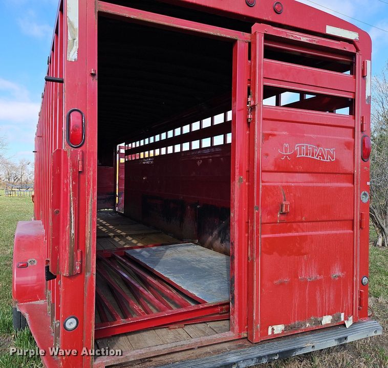 image for item EI3606 1999 Titan livestock trailer