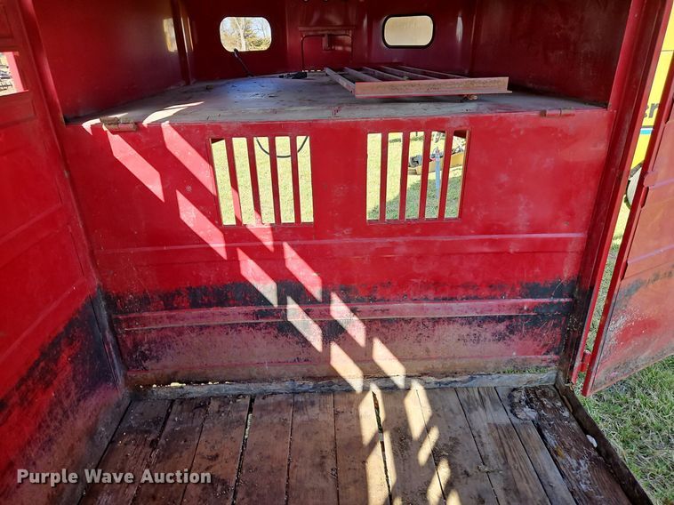 image for item EI3606 1999 Titan livestock trailer