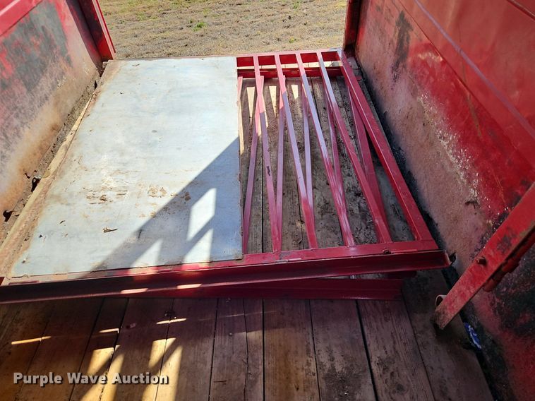 image for item EI3606 1999 Titan livestock trailer