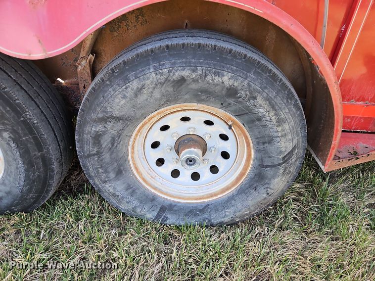 image for item EI3606 1999 Titan livestock trailer