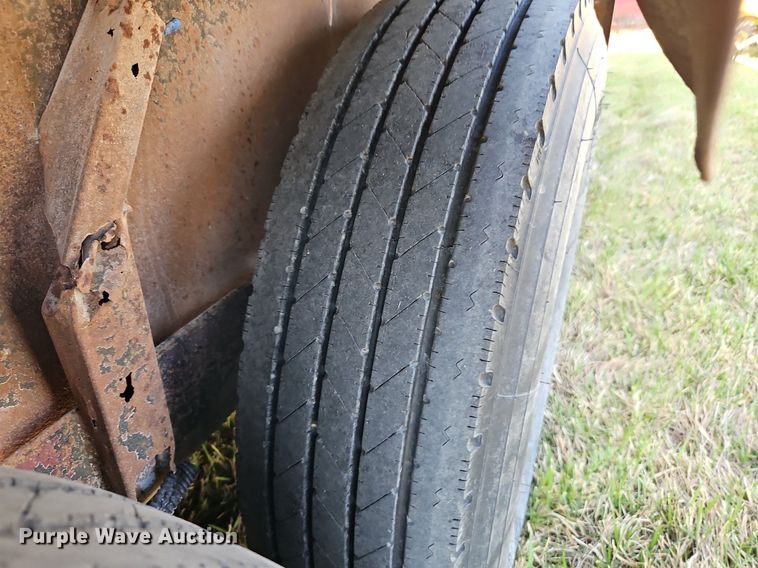 image for item EI3606 1999 Titan livestock trailer