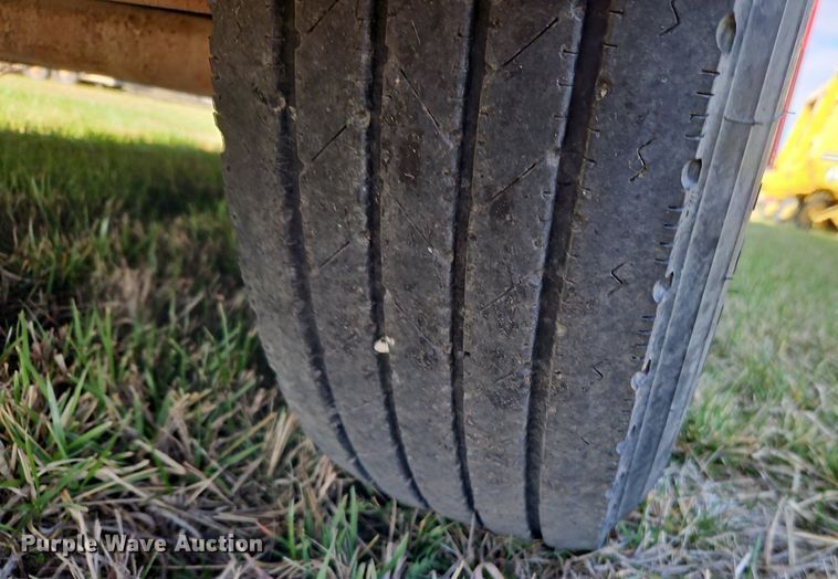 image for item EI3606 1999 Titan livestock trailer