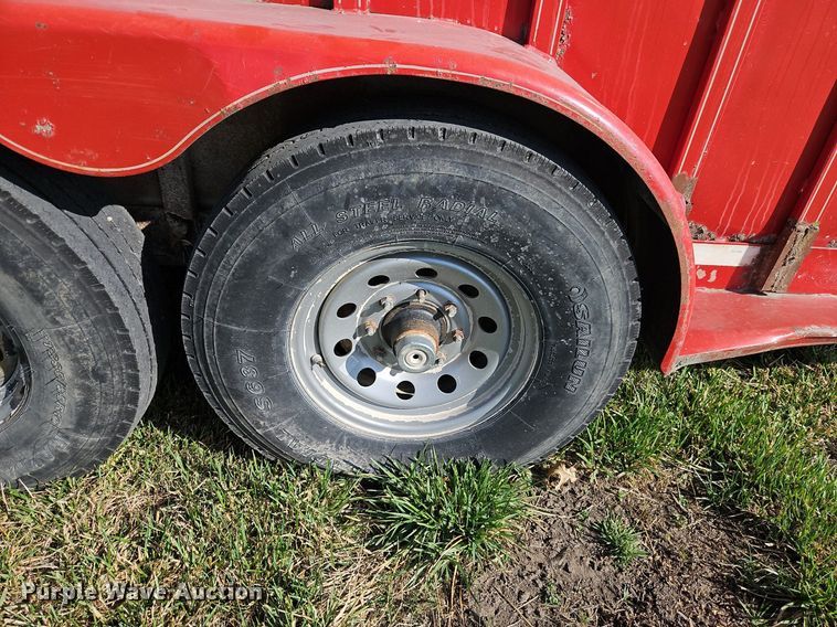 image for item EI3606 1999 Titan livestock trailer