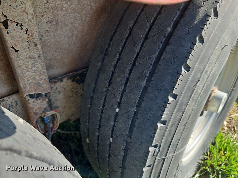 image for item EI3606 1999 Titan livestock trailer