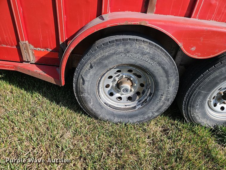 image for item EI3606 1999 Titan livestock trailer