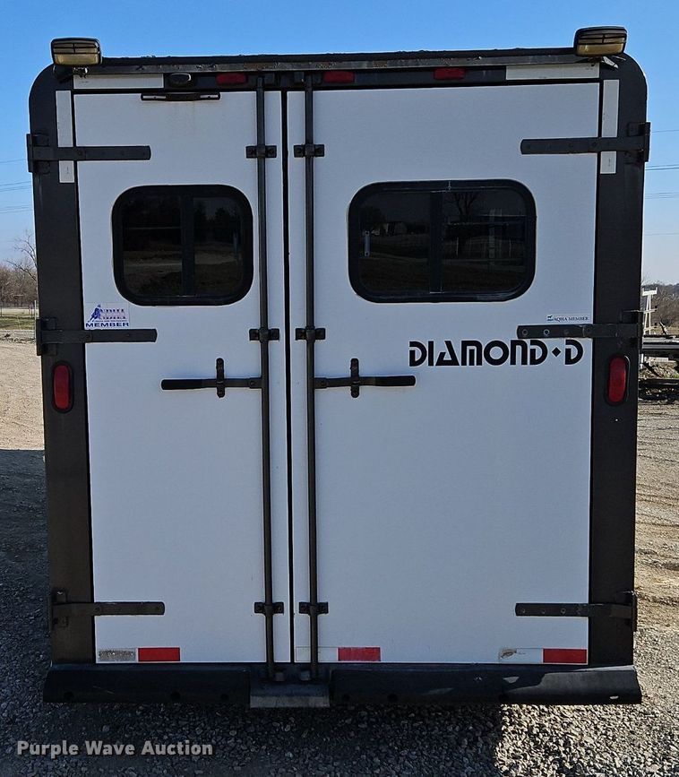 image for item EI3616 1996 Diamond D livestock trailer