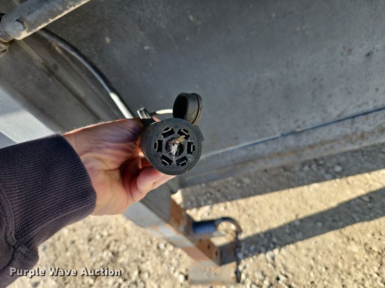 image for item EI3616 1996 Diamond D livestock trailer