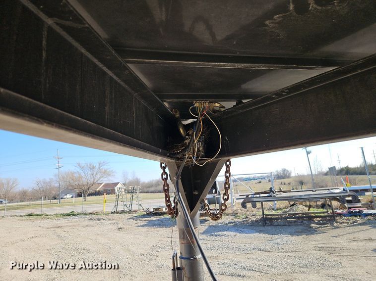 image for item EI3616 1996 Diamond D livestock trailer