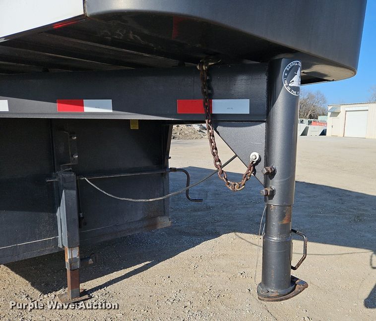 image for item EI3616 1996 Diamond D livestock trailer