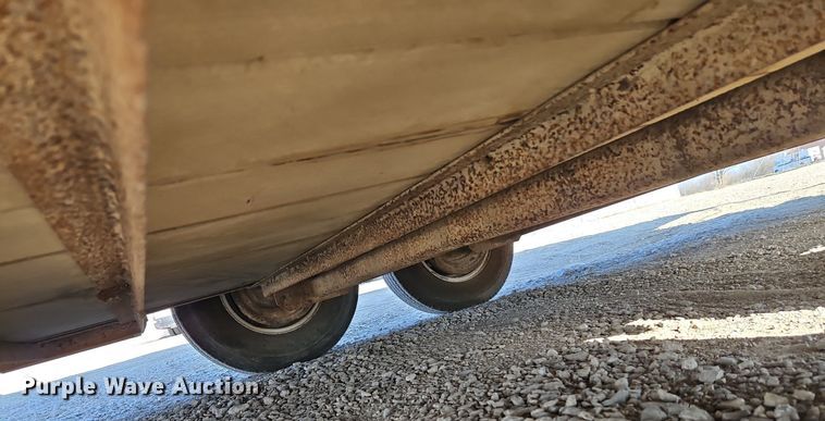 image for item EI3616 1996 Diamond D livestock trailer