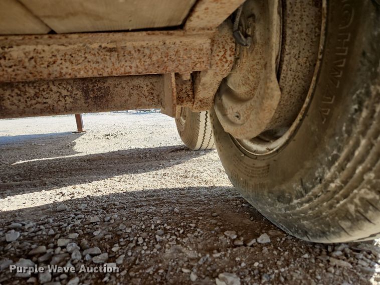 image for item EI3616 1996 Diamond D livestock trailer