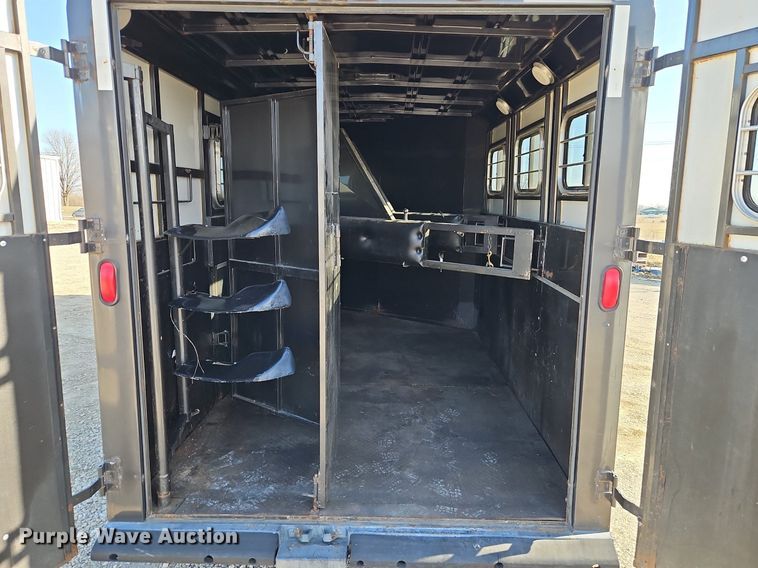 image for item EI3616 1996 Diamond D livestock trailer