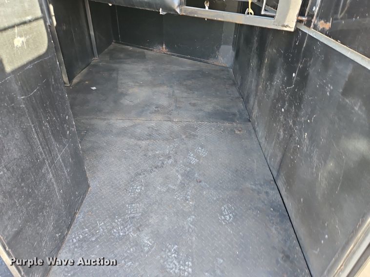 image for item EI3616 1996 Diamond D livestock trailer