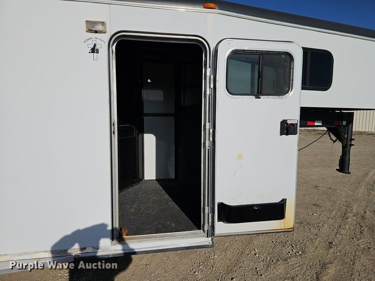 image for item EI3616 1996 Diamond D livestock trailer