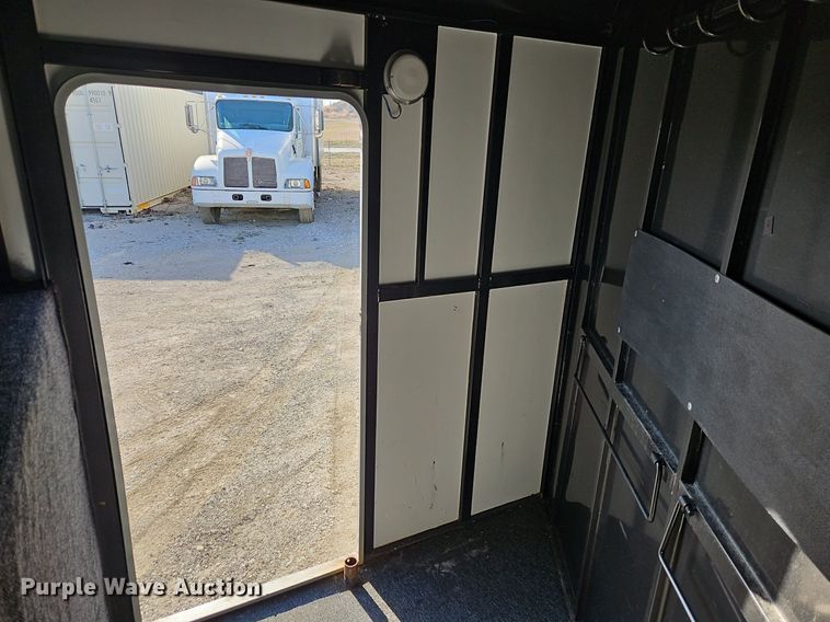 image for item EI3616 1996 Diamond D livestock trailer